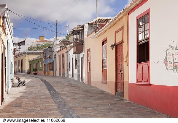 Colorful houses in the historic centre of Los Llanos de Adriane  La Palma  Canary Islands  Spain  Europe