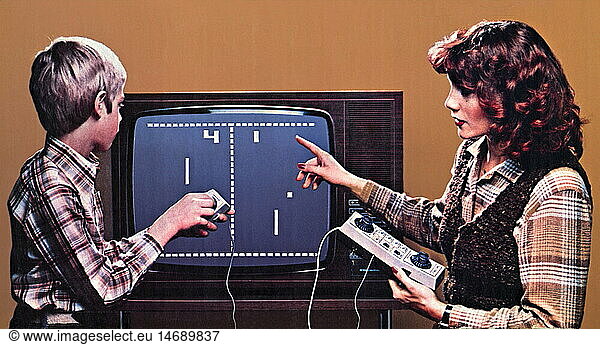 computing / electronic  games  first video game 'Pong'  mother with son  Germany  circa 1976