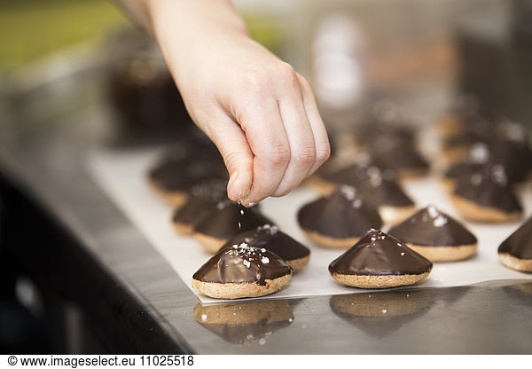 Confectioner preparing cookies