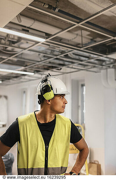 Construction worker wearing hardhat