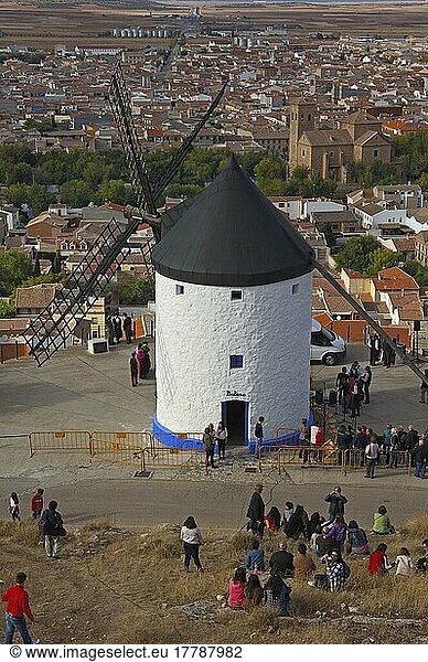 Consuegra  Windmühle  Provinz Toledo  Route des Don Quijote  Castilla-La Mancha  Spanien  Europa