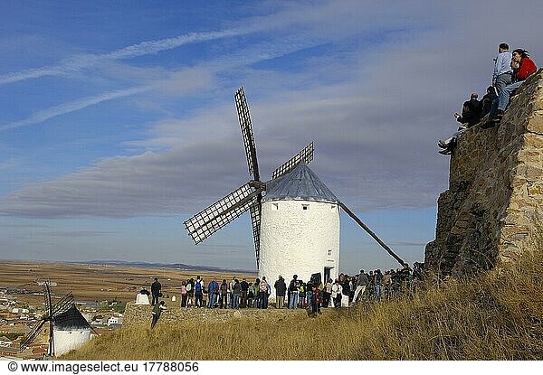 Consuegra  Windmühle  Provinz Toledo  Route des Don Quijote  Castilla-La Mancha  Spanien  Europa