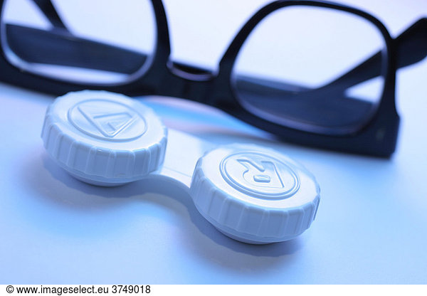 Contact lens case and pair of glasses