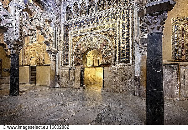 Cordoba  Cordoba Province  Andalusia  southern Spain. Interior of the Mosque. La Mezquita. The mihrab. The historic centre of Cordoba is a UNESCO World Heritage Site.