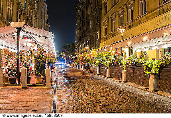 Cosy restaurants in Budapest at night