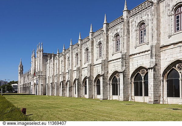 Courtyard at Mosteiro dos Jeronimos  Lisbon  Portugal