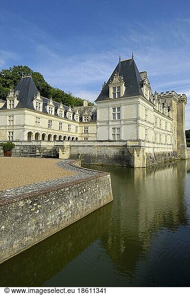Courtyard side and moat  Loire Valley  Touraine  Chateau de  Villandry Castle  Villandry  Centre  France  Europe