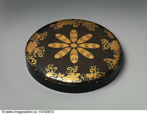 Covered box  ca. 1615–1868. Edo period (1615–1868).
Gold maki-e on black lacquer  37.8 cm.
Inv. Nr. 2015.500.2.50a–c
New York  Metropolitan Museum of Art.