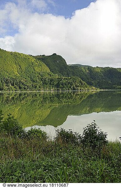 Crater lake Lagoa das Furnas  Sao Miguel Island  Azores  Portugal  Europe