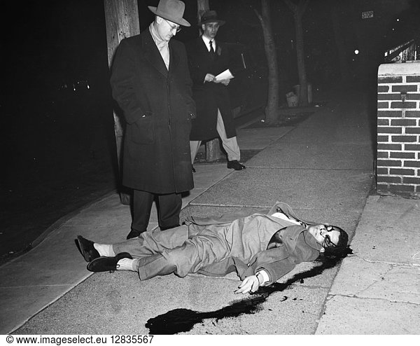 CRIME SCENE  1952. The body of Arnold Schuster (1928-1952)  who was shot to death in Brooklyn by members of the Gambino crime family after he assisted in the capture of bank robber Willie Sutton  1952.
