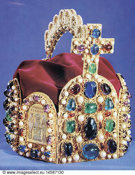 crowns / crown jewels  Holy Roman Empire  imperial crown of the kings and emperors  second half 10th century  treasury  Hofburg Palace  Vienna  10th century  Middle Ages  medieval  mediaeval  Holy Roman Empire  Imperial Regalia  crown imperial  imperial crowns  hoop crown  crown jewels  gold  gemstone  gem  gems  gemstones  precious stone  precious stones  jewel  jewels  jewellery  jeweled  jeweling  enamel  cross  crosses  religion  religions  Christianity  Jesus Christ  reign  symbol  symbols  crown  crowns  king  kings  emperor  emperors  historic  historical