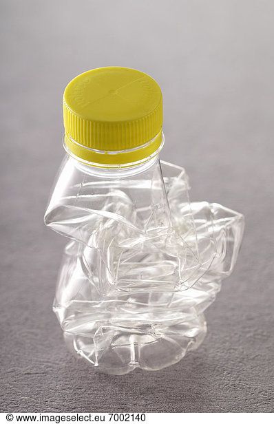 Crushed-PET-Flasche