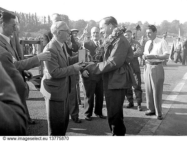Crystal Palace Trophy  1950er Jahre. Ken Gregory Ivor Bueb Gewinner Trophäe John Cooper.