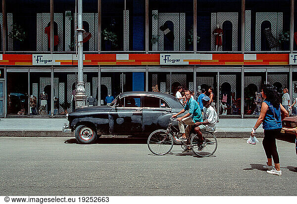 Cuba  Havana  street scene in the old town. Havana  March 1998.