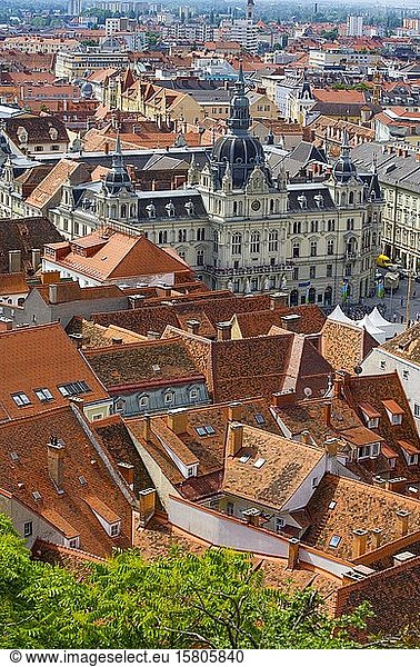 Dächer der Altstadt Blick vom Schlossberg zum Rathaus Graz Steiermark Österreich Europa