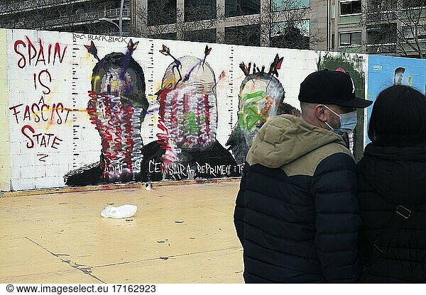 Da?an el mural que el grafitero Roc Blackblock hab?a hecho para pedir la libertad de Pablo Has?l Barcelona Catalu?a Espa?a 25 de febrero 2021