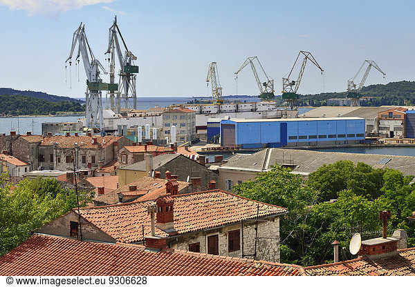 Dach beladen Hafen Europa über Großstadt Ansicht Kroatien Istrien