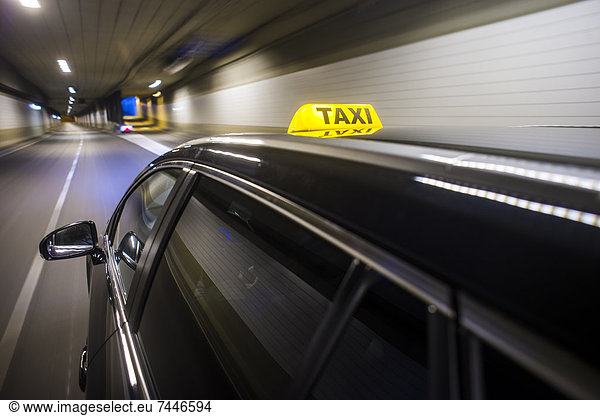 Dach  hoch  oben  beleuchtet  Tunnel  Beleuchtung  Licht  fahren  Taxi  Geschwindigkeit