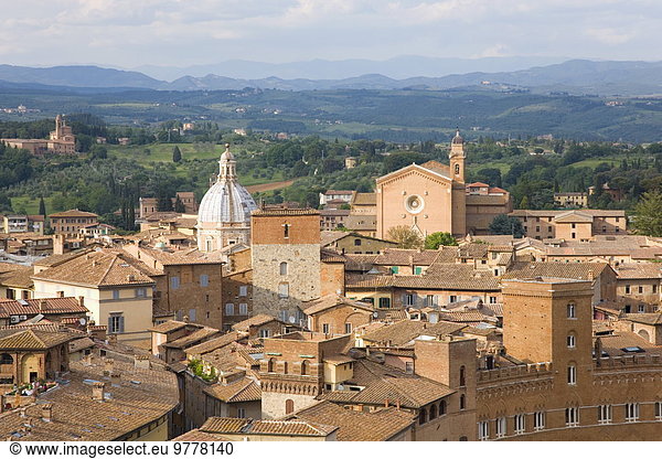 Dach rollen Europa über Hügel Großstadt Ansicht UNESCO-Welterbe Basilika Italien Siena Toskana