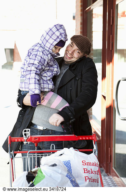 Dad carries daughter when shopping