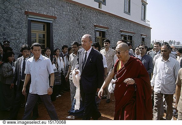 Dalai Lama 14th (Tenzin Gyatso)  * 6.7.1935  Tibetan lama and politician  half length  with Helmut Kutin  SOS Children`s Villages  New Delhi  India  March 1991