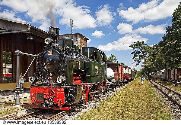 Dampfbahn Sauerländer Kleinbahn Schmalspurbahn Bahnhof Hüinghausen Herscheid Sauerland Nordrhein-Westfalen Deutschland Europa