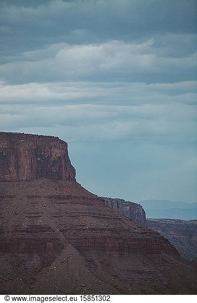 darkness settles over the vermillion cliffs near moab utah