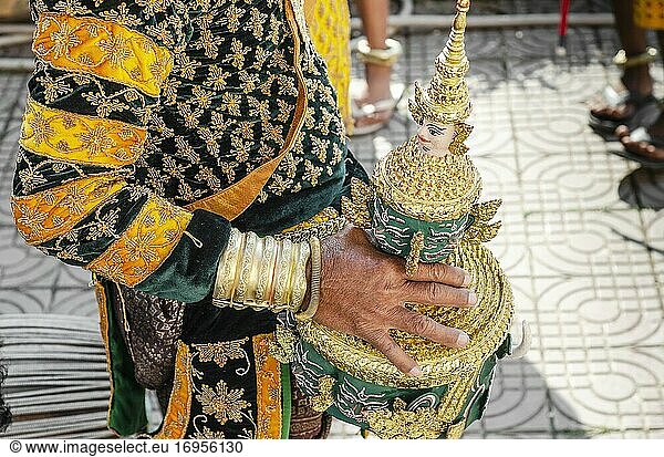 Darsteller mit traditioneller Lakhon-Khol-Maskentanz-Zeremonie im Wat Svay Andet  einem UNESCO-Kulturerbe in der Provinz Kandal  Kambodscha.