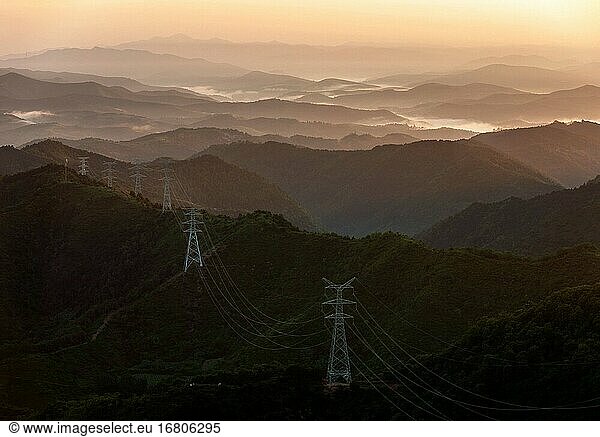 Das allmächtige Stromnetz der westlichen Berge