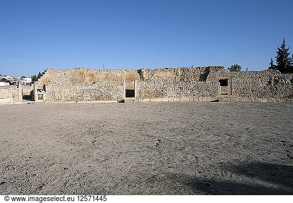 Das Amphitheater in Mactaris  Tunesien. Künstler: Samuel Magal