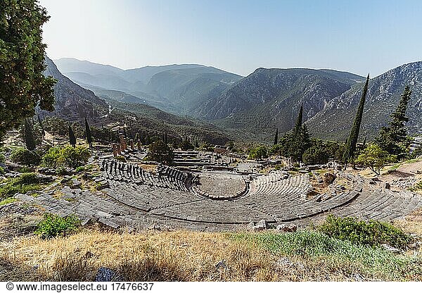 Das antike Theater von Delphi  antikes Delphi  Delphi  Griechenland  Europa