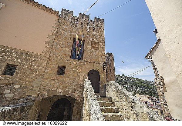 Das Dorf Alpuente im Landkreis Los Serranos in Valencia  Spanien: Die ummauerte Altstadt.