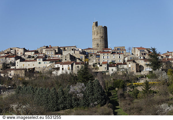 Das Dorf Montpeyroux  ausgezeichnet als eines der schönsten Dörfer Frankreichs oder Les Plus Beaux Villages de France  Allier-Tal  Limagne Ebene  DÈpartement Puy-de-DÙme  Frankreich  Europa