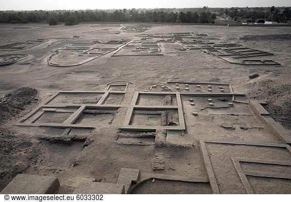 Das Gelände rund um die 3.500 Jahre alten Lehmziegeln westliche Deffufa  Sitz der der erste unabhängige Reich von Kusch  Kerma  Sudan  Afrika