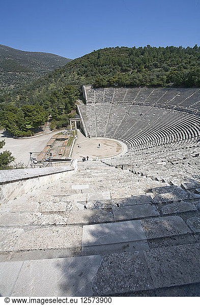 Das griechische Theater in Epidauros  Griechenland. Künstler: Samuel Magal