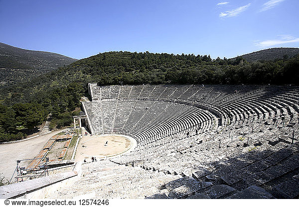 Das griechische Theater in Epidauros  Griechenland. Künstler: Samuel Magal