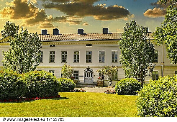 Das Herrenhaus Jokioinen  erbaut 1794-1798  ist eines der ältesten und bedeutendsten klassizistischen Gebäude Finnlands. Es steht auf der Liste des national bedeutenden baulichen Kulturerbes.
