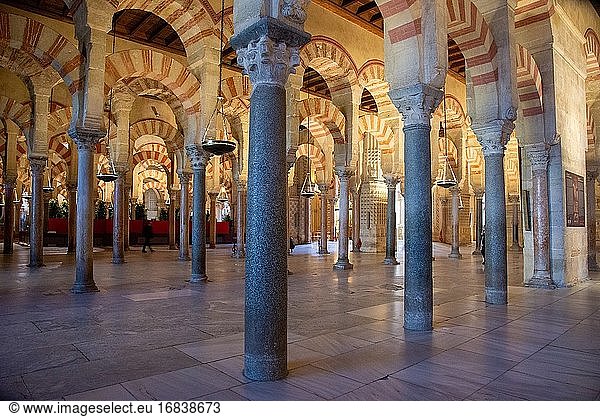 Das Innere der Mezquita in Cordoba  Spanien