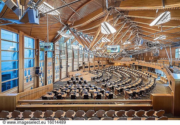 Das Innere des schottischen Parlamentsgebäudes im Holyrood-Viertel von Edinburgh  der Hauptstadt von Schottland  einem Teil des Vereinigten Königreichs.