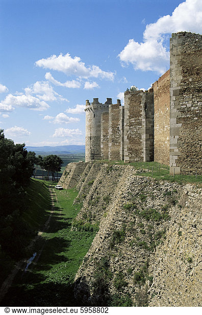 Das 13. Jahrhundert Schloss  gebaut von Friedrich II und erweitert von Charles I  Lucera  Apulien  Italien  Europa