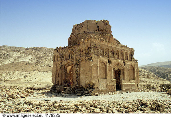 Das Mausoleum von Bibi Maryam in Qalhat  Oman  Arabien  Arabische Halbinsel  Mittelasien  Asien