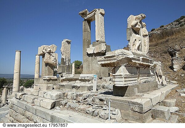 Das Memmius-Denkmal  Ephesus  Izmir  Türkei  Asien