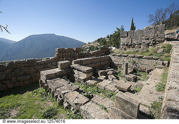 Das Monument der Tarentiner,  Delphi,  Griechenland. Künstler: Samuel Magal