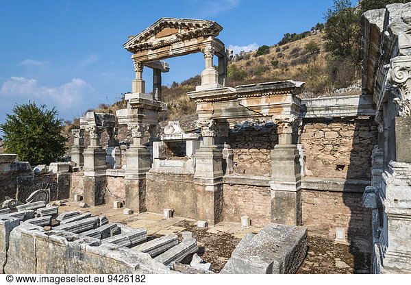 Das Nymphaeum Traiani,  Brunnenanlage zu Ehren Kaiser Trajan,  antike Stadt Ephesus,  UNESCO Weltkulturerbe,  Selçuk,  Provinz ?zmir,  Türkei