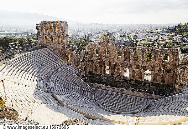 Das Odeon des Herodes Atticus  ein Theater aus dem 2. Jahrhundert am Fuße der Akropolis  UNESCO-Weltkulturerbe  Athen  Griechenland  Europa