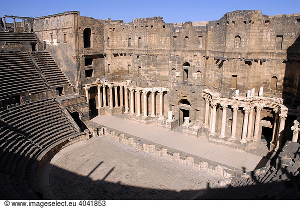 Das römische Amphitheater von Bosra  Syrien  Naher Osten  Asien