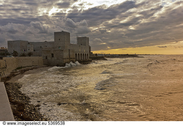 Das Schloss  die Festung von Trani  Apulien  Süditalien  Italien  Europa
