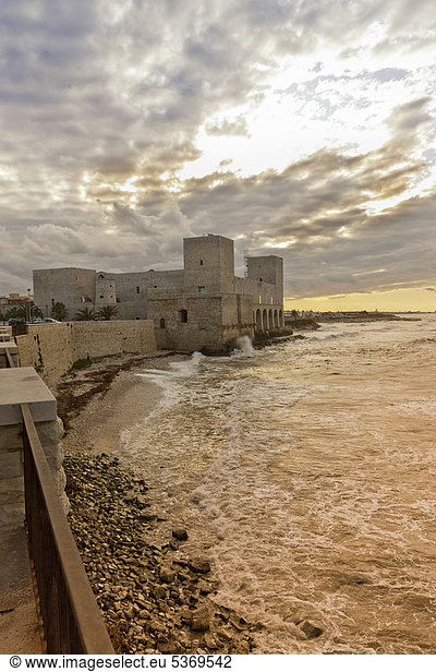 Das Schloss die Festung von Trani Apulien Süditalien Italien Europa