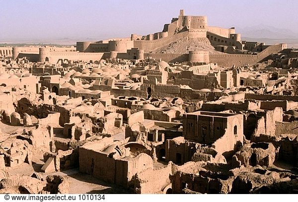 Das Schloss und die Ruinen der alten Stadt. BAM. Iran.