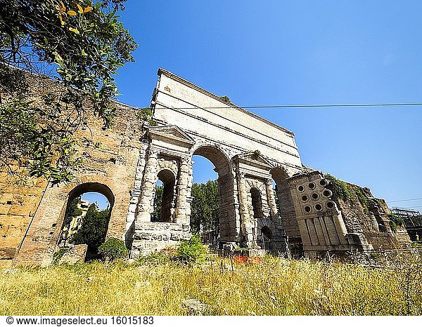 Das Tor Porta Maggiore in der Aurelianischen Mauer von Rom und das Grab von Marcus Vergilius Eurysaces dem Bäcker - Rom  Italien.
